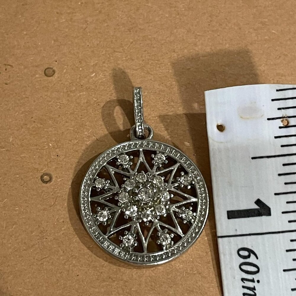 Vintage Avon Silver toned Pendant - Picture 3 of 3